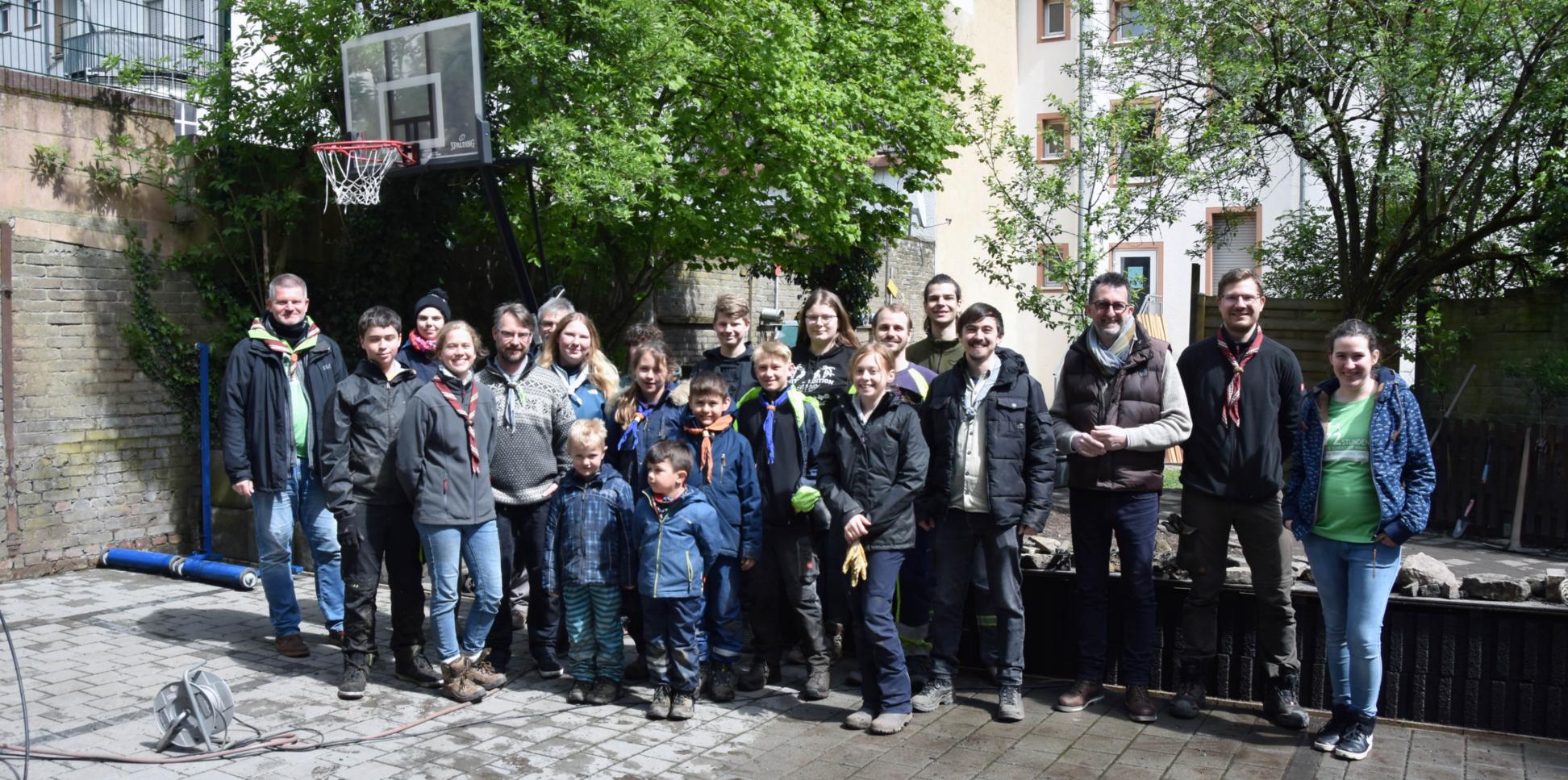 Das Bild zeigt eine Aktionsgruppe bei der 72 Stunden Aktion