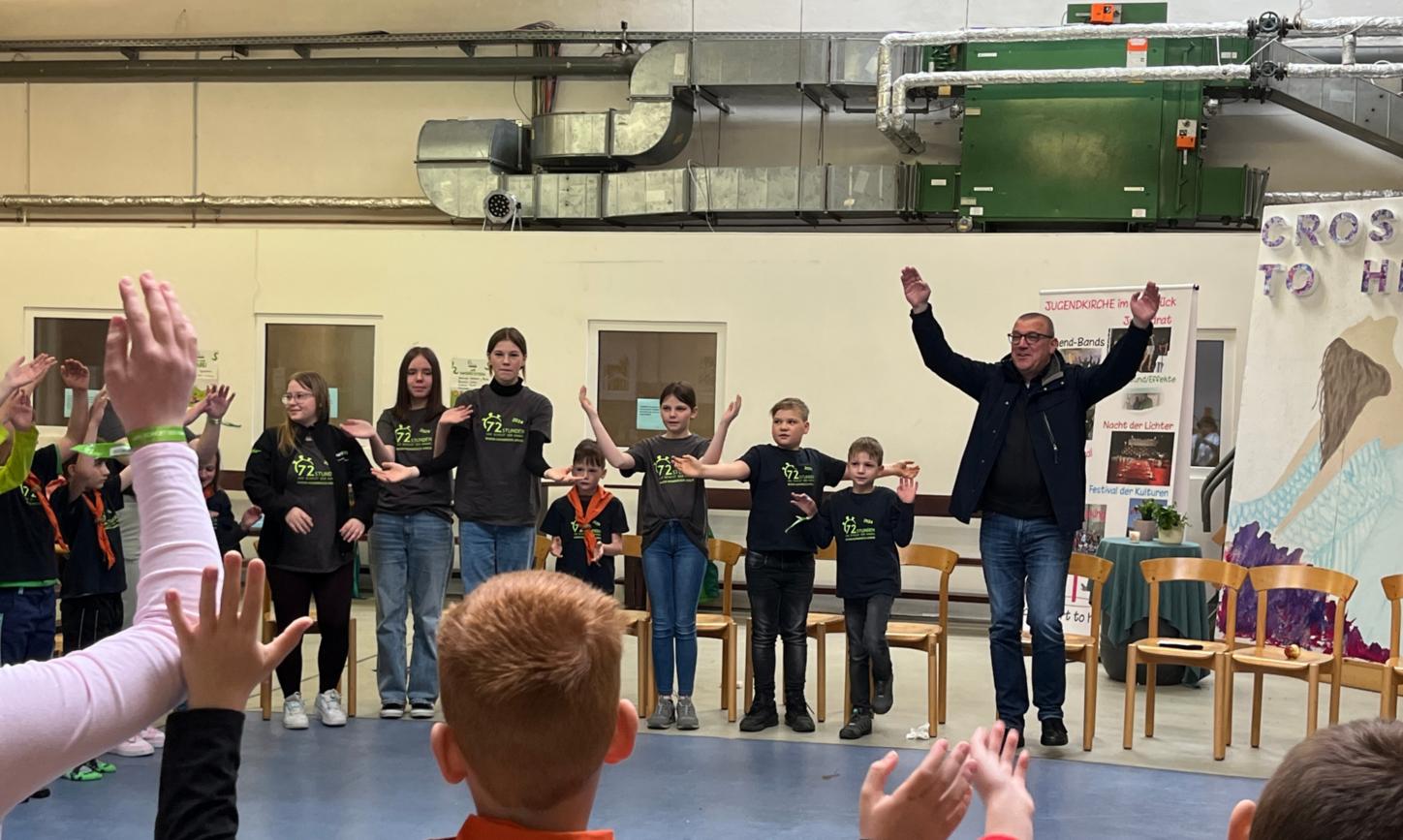 Das Bild zeigt eine Aktionsgruppe bei der 72 Stunden Aktion