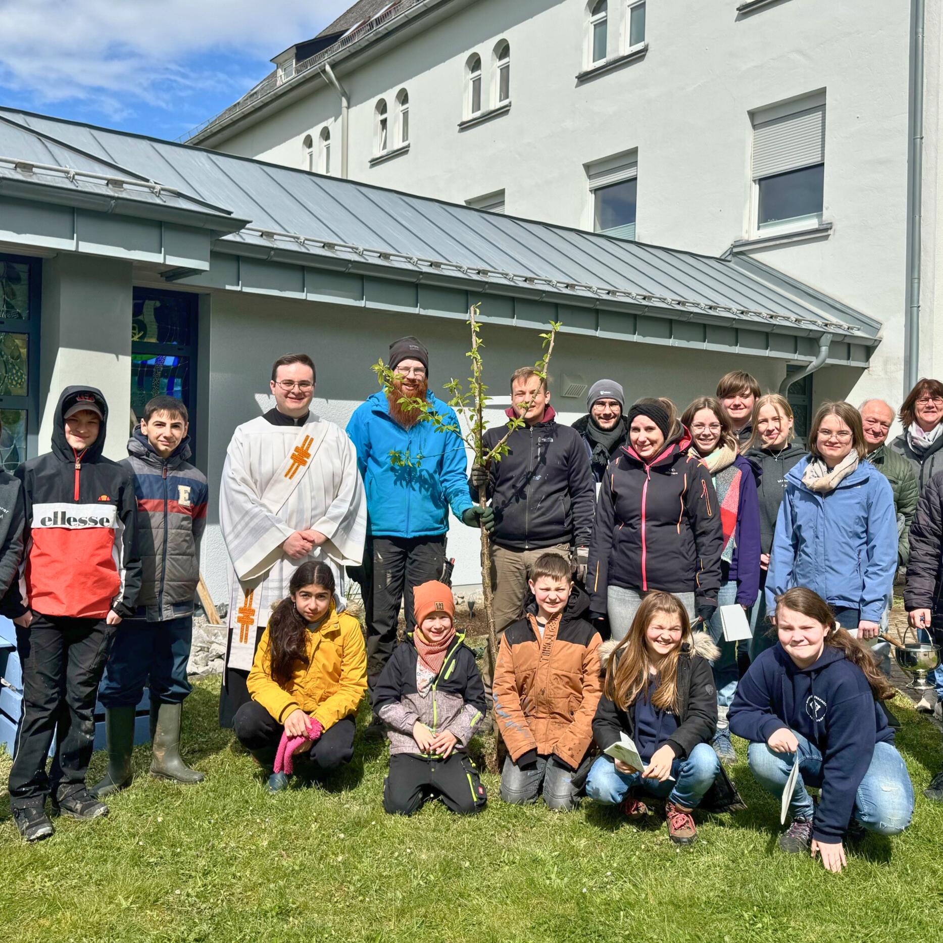 Das Bild zeigt eine Aktionsgruppe bei der 72 Stunden Aktion