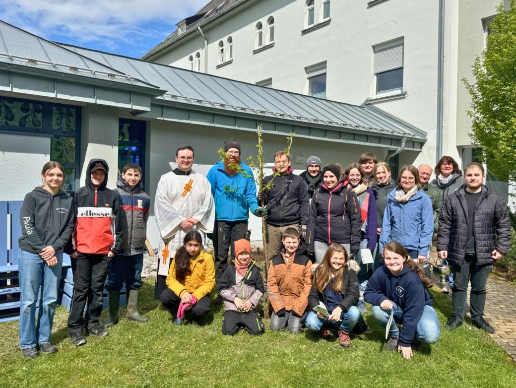 Das Bild zeigt eine Aktionsgruppe bei der 72 Stunden Aktion