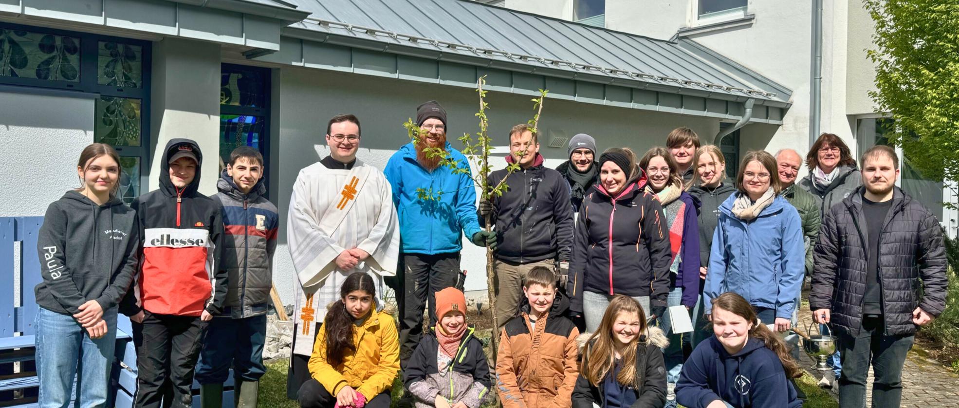 Das Bild zeigt eine Aktionsgruppe bei der 72 Stunden Aktion