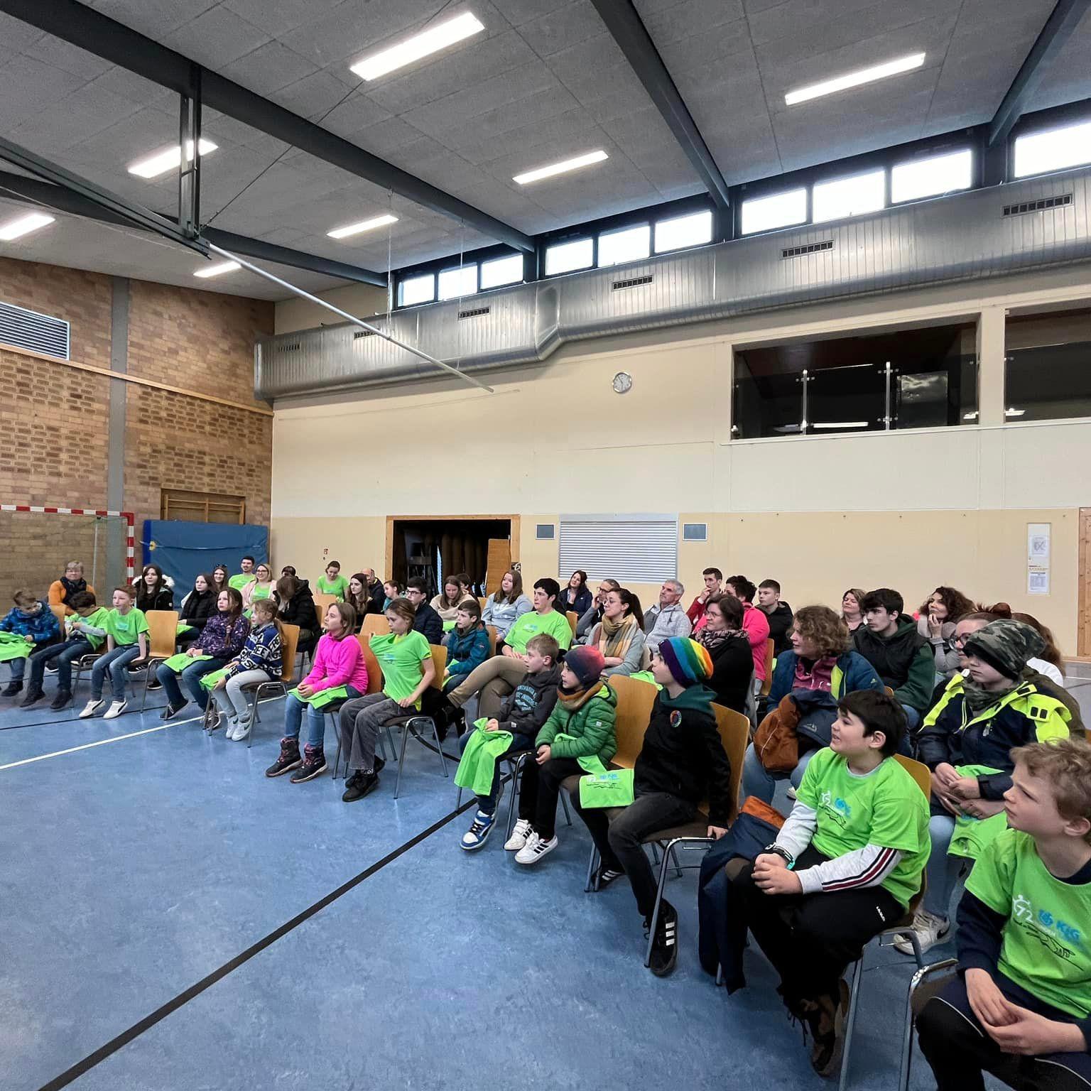 Das Bild zeigt eine Aktionsgruppe bei der 72 Stunden Aktion