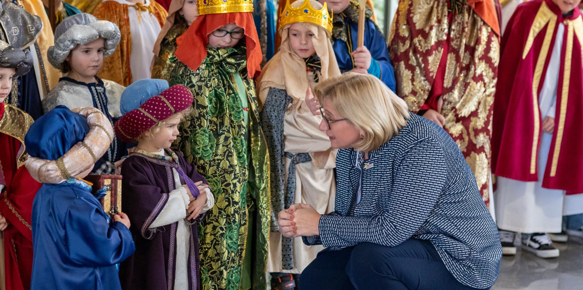 Das Bild zeigt Sternsinger in der Staatskanzlei im Saarland