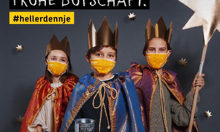 Das Bild zeigt das Sternsinger Plakat von 2021. Drei Kinder als Sternsinger verkleidet tragen Masken.