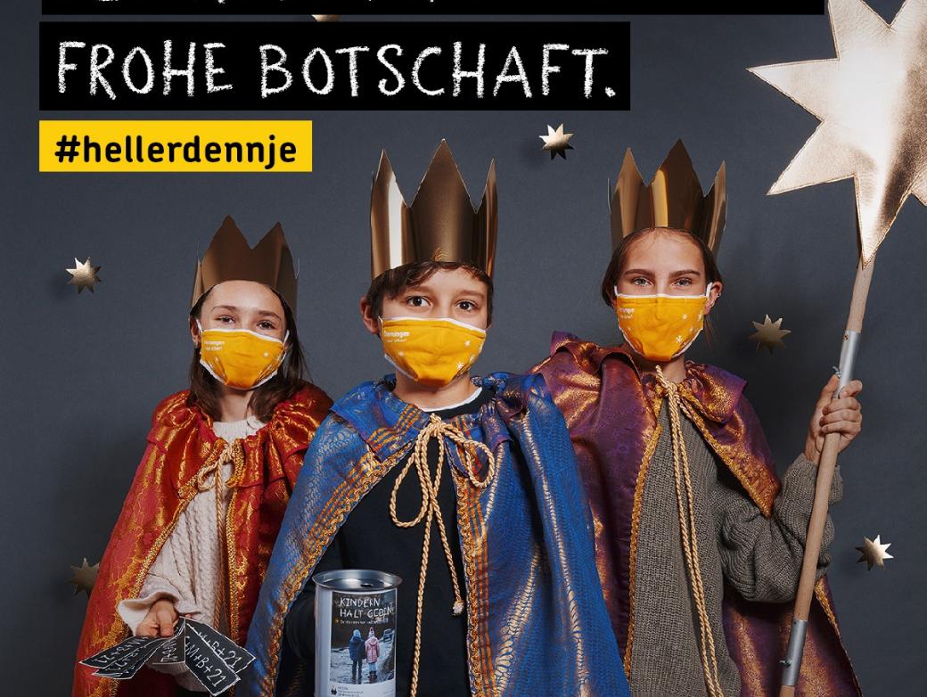 Das Bild zeigt das Sternsinger Plakat von 2021. Drei Kinder als Sternsinger verkleidet tragen Masken.