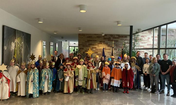 Das Bild zeigt Sternsinger in der Staatskanzlei im Saarland