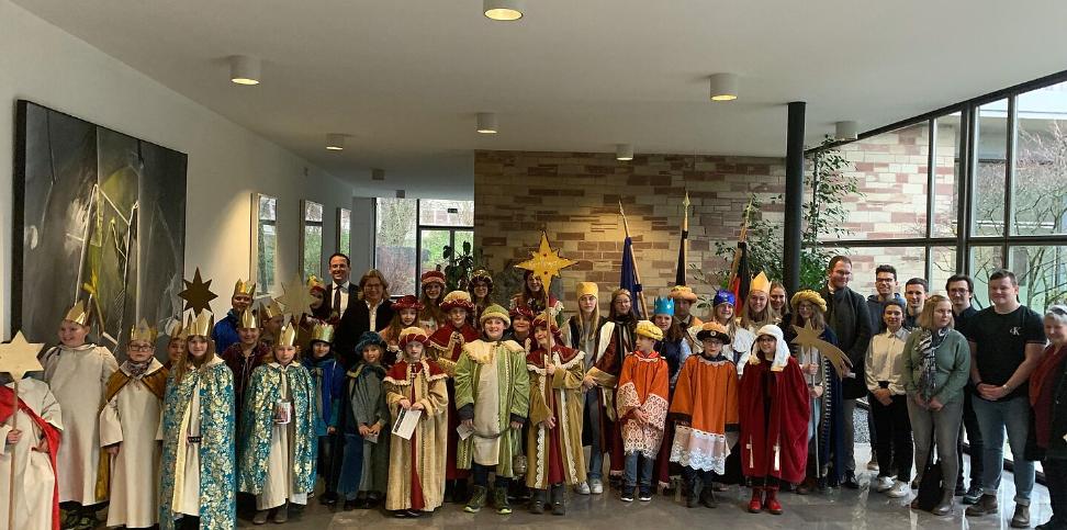 Das Bild zeigt Sternsinger in der Staatskanzlei im Saarland