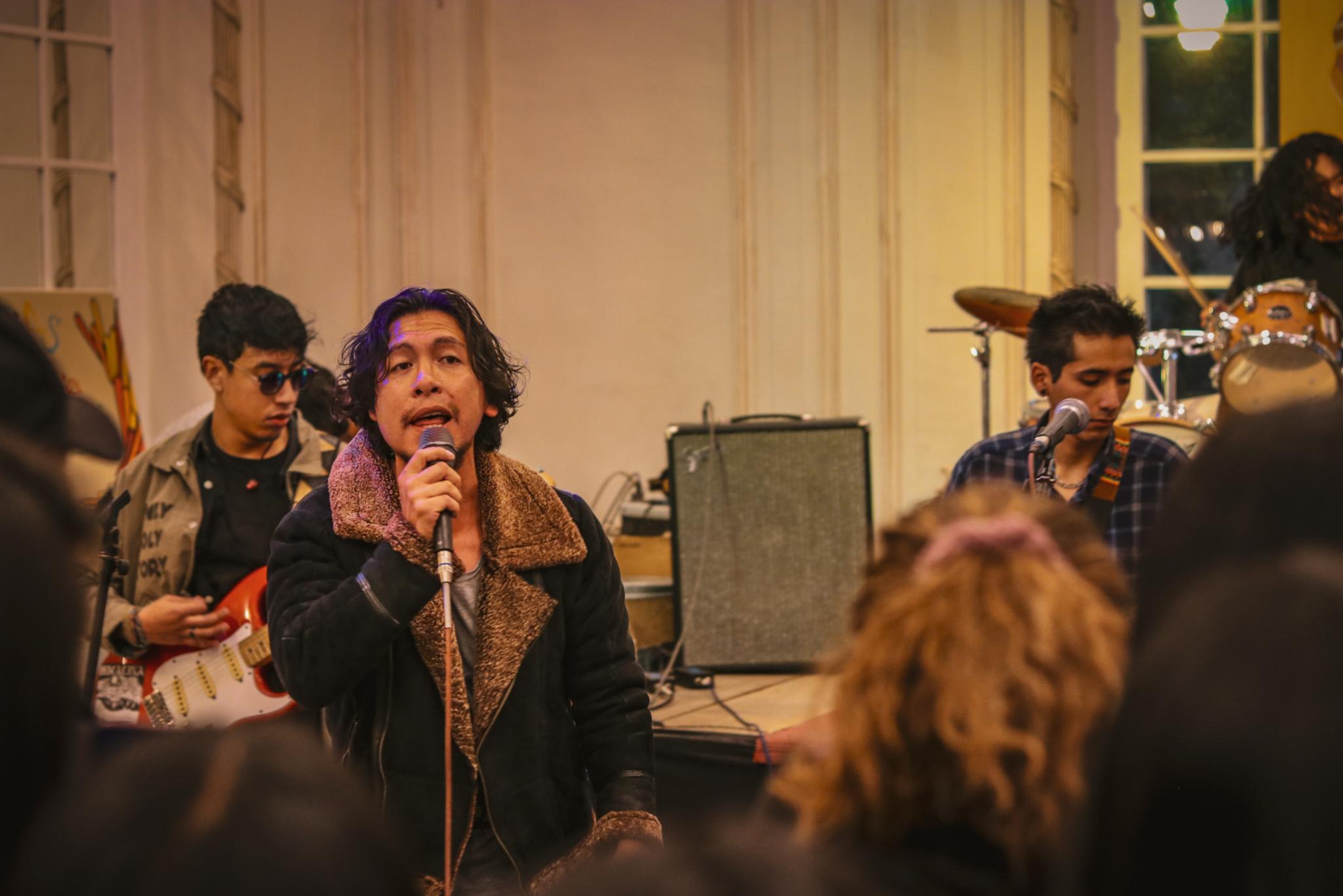 Die Fotografie zeigt die Band MESCALINA, eine Alternative-Rock-Gruppe aus der Stadt La Paz.