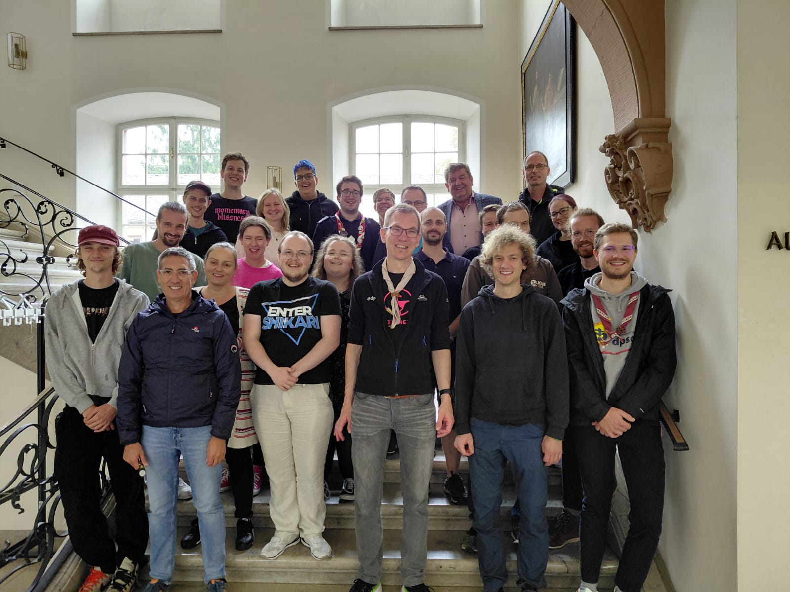 Das Bild zeigt eine Gruppe junger Menschen. Es ist die Diözesanversammlung des Bund der deutschen katholischen Jugend in Trier.