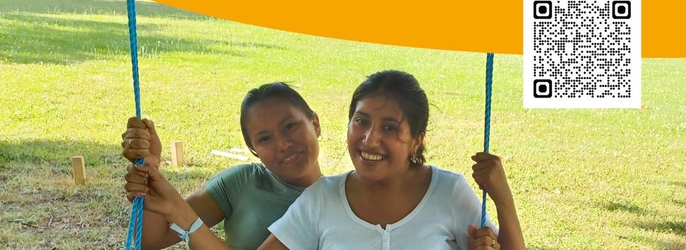 Das Plakat zeigt junge Damen aus Bolivien auf einer Schaukel, darüber steht 'Amistadt heißt für mich...'