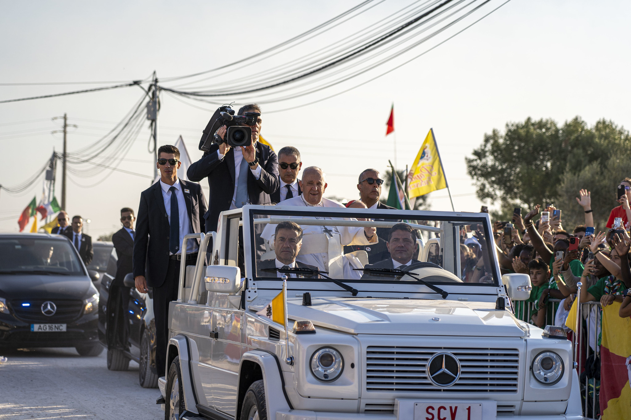 Papst kommt an zu Morgenmesse_Bárbara Vitória