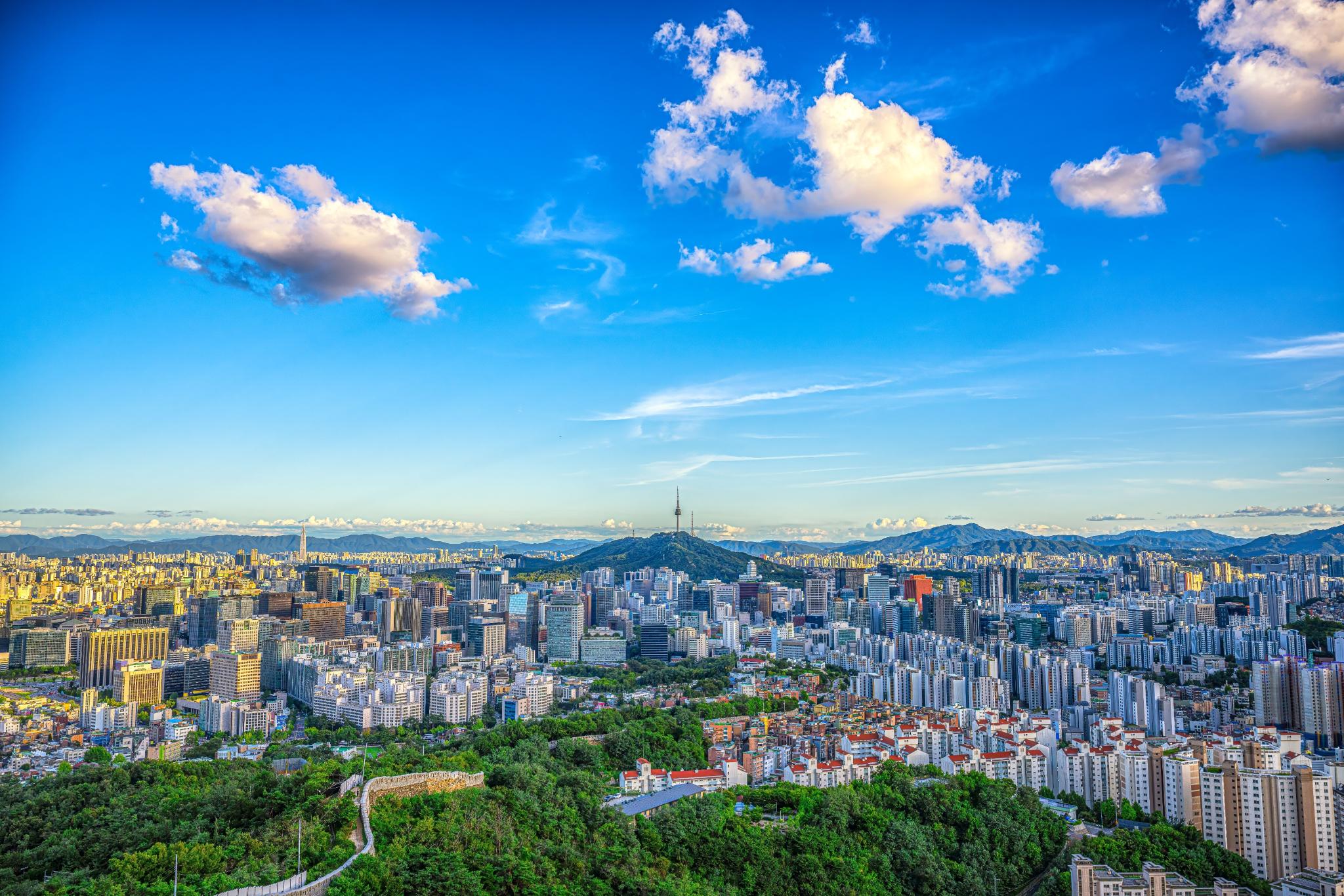 shutterstock_skyline_2685751457
